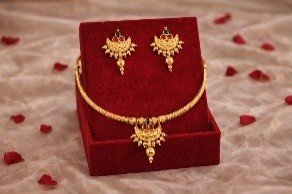 Chandrakore Chain Necklace Set – Traditional Gold Jewellery | Luméra Traditional gold Chandrakore chain necklace and earring set – Luméra