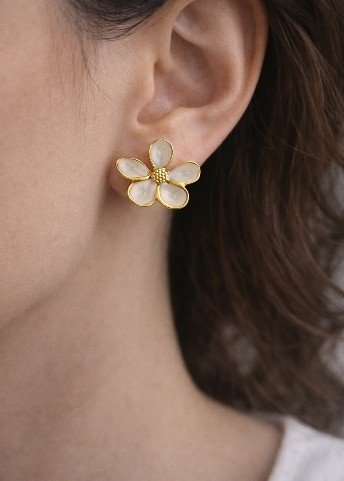 White flower earrings by Lumera White flower earrings by lumera