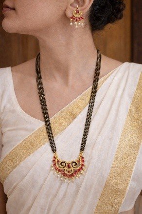 Pink Pendant Long Mangalsutra – Traditional Black Bead Mangalsutra Set | Luméra Long 4-line black bead mangalsutra with pink kundan pendant and matching earrings– Luméra