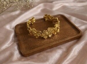 Adjustable gold floral kada bangle with small flower detailing – Luméra