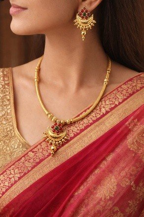 Chandrakore Chain Necklace Set – Gold Kundan Traditional Jewellery | Luméra Gold Chandrakore chain necklace and earring set with ruby and emerald kundan stones – Luméra